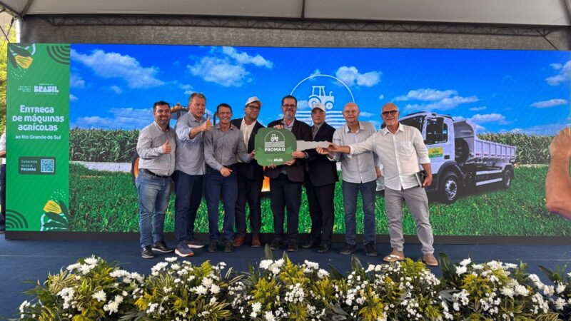 OSÓRIO RECEBE CAMINHÃO PIPA DO PROGRAMA PROMAQ
