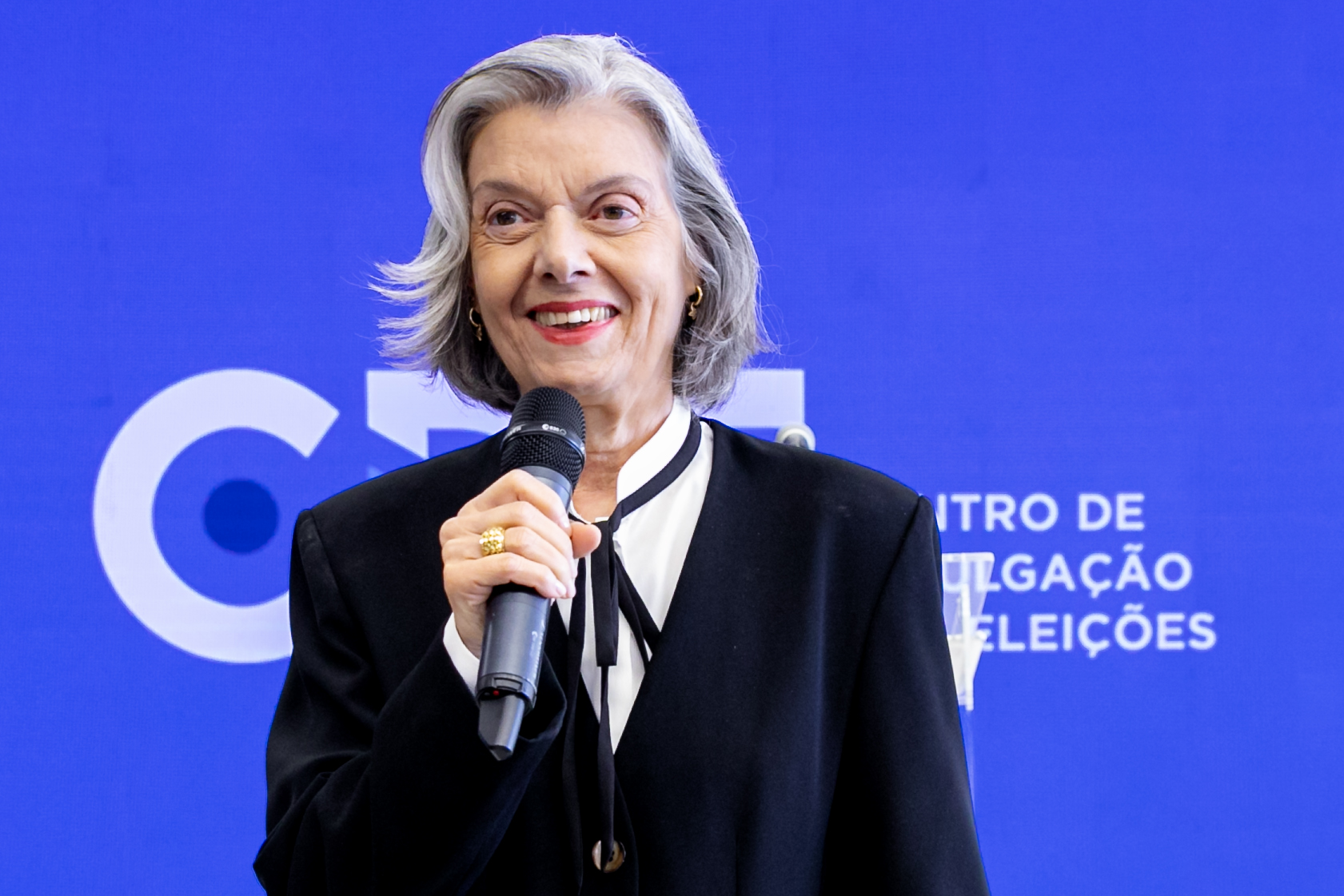 UFRGS recebe a ministra do STF Cármen Lúcia para Aula Magna sobre enfrentamento à violência contra a mulher
