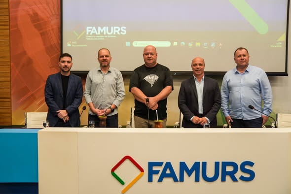 IQUE ASSUME A PRESIDÊNCIA DA FAMURS EM ATO SOLENE NA SEDE DA ENTIDADE