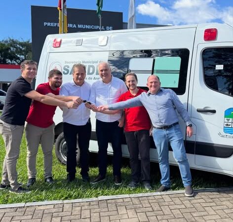Terra de Areia reforça frota da Saúde com nova ambulância de suporte básico