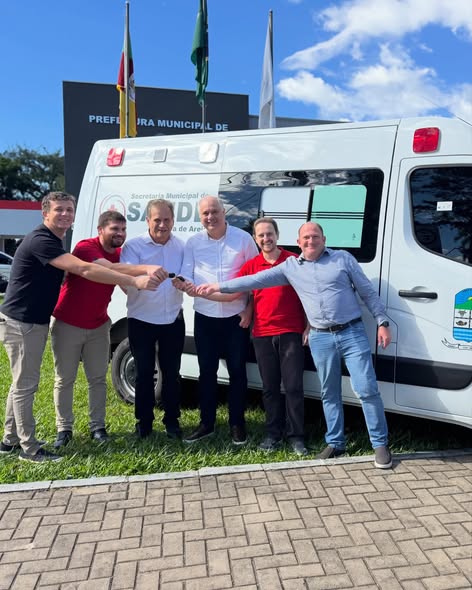 Terra de Areia reforça frota da Saúde com nova ambulância de suporte básico