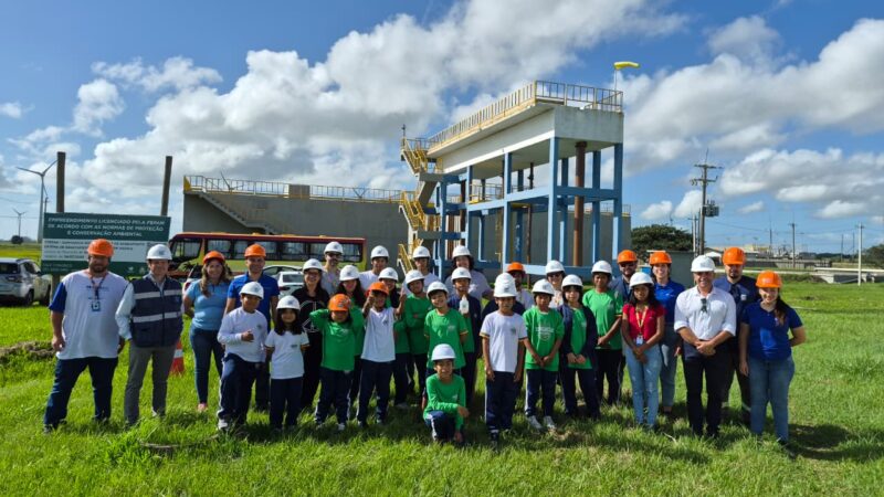 Alunos e professores da Escola Indígena Kuaray Rese visitam estações de tratamento de água e esgoto da Corsan em Osório