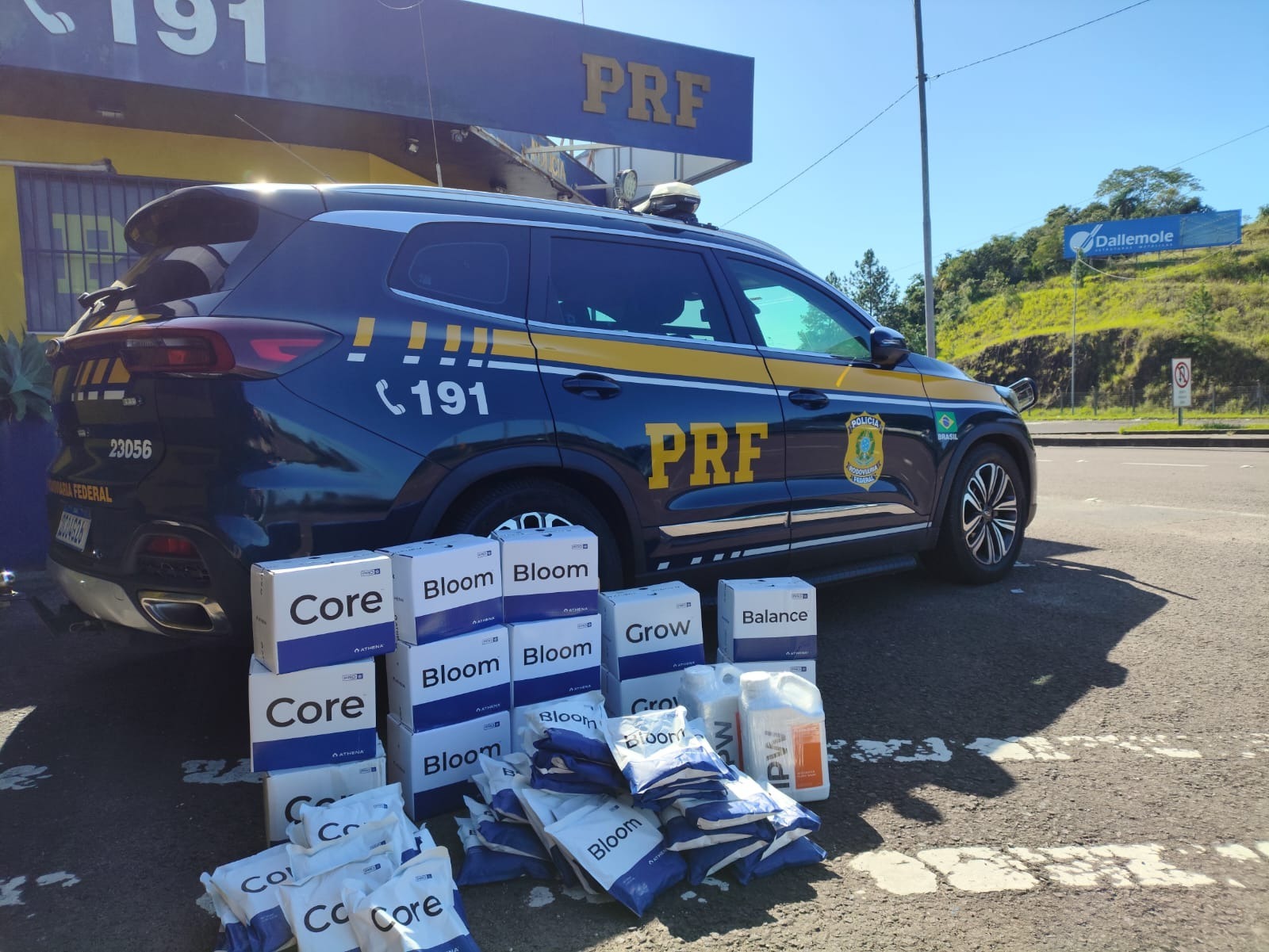 PRF apreende carga de insumos agrícolas estrangeiros em Torres