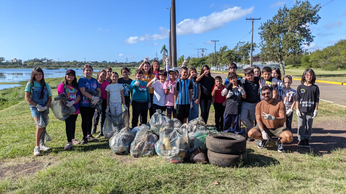 Alunos da Escola Municipal Tuiuti realizam ação de preservação ambiental na Lagoa do Marcelino