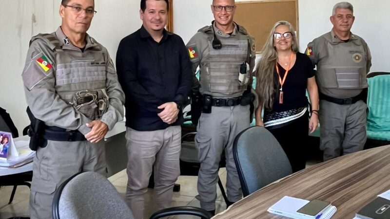 BRIGADA MILITAR E SECRETARIAS DE EDUCAÇÃO REÚNEM-SE PARA FORTALECER A SEGURANÇA ESCOLAR EM CIDREIRA E BALNEÁRIO PINHAL