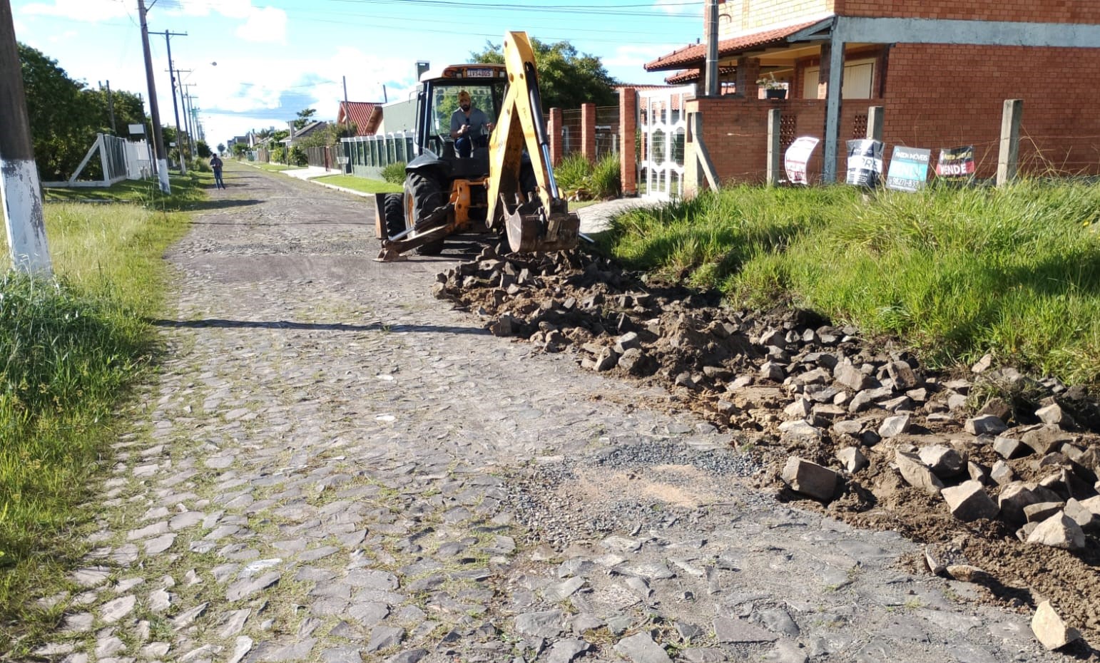 Prefeitura de Osório inicia a reposição do calçamento irregular das ruas de Atlântida Sul