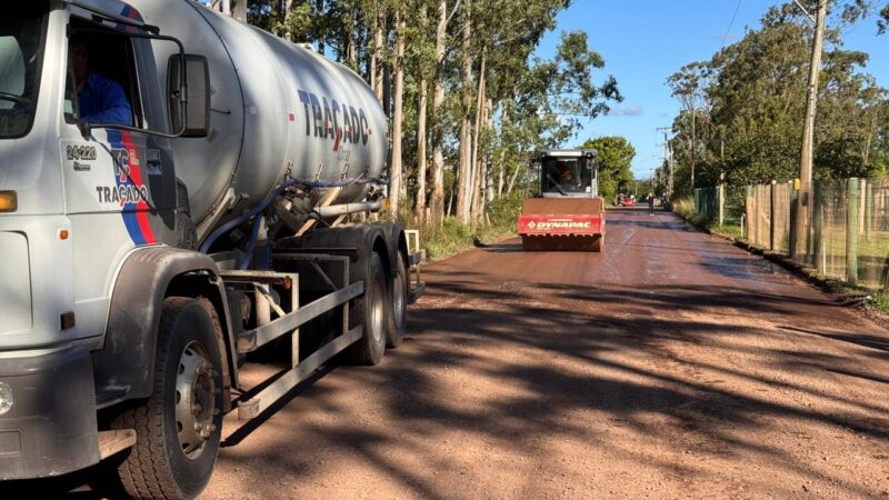Obra de asfaltamento do trecho final da Estrada do Palmital é retomada em Osório