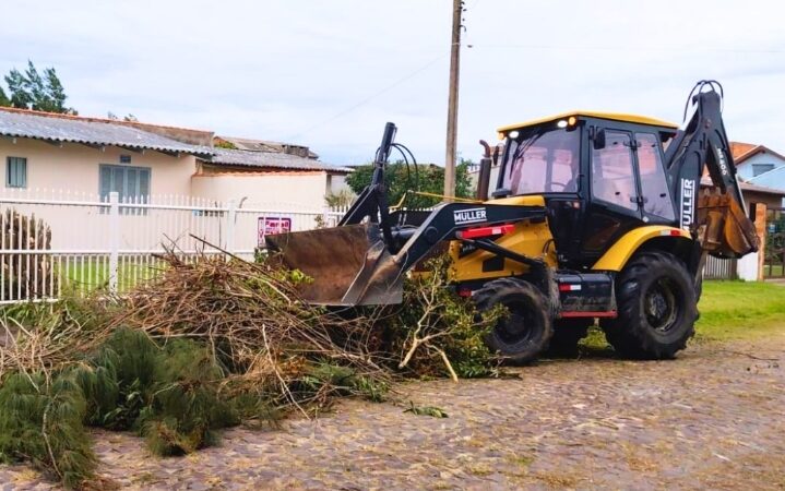 Programa Cidade Mais Limpa avança em Cidreira com recolhimento de resíduos verdes.