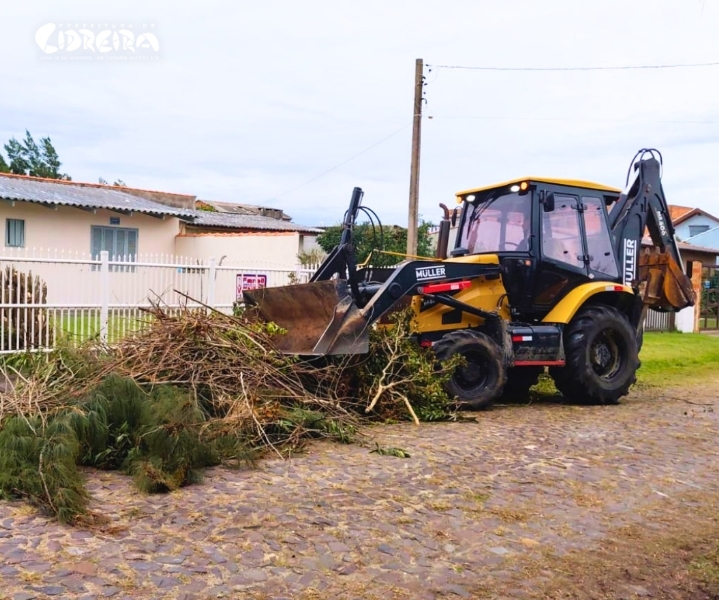 Programa Cidade Mais Limpa avança em Cidreira com recolhimento de resíduos verdes.