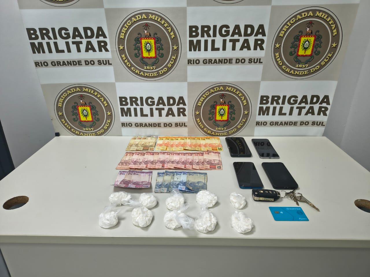 BM PRENDE UM HOMEM E UMA MULHER POR TRÁFICO DE ENTORPECENTES EM SANTO ANTÔNIO DA PATRULHA