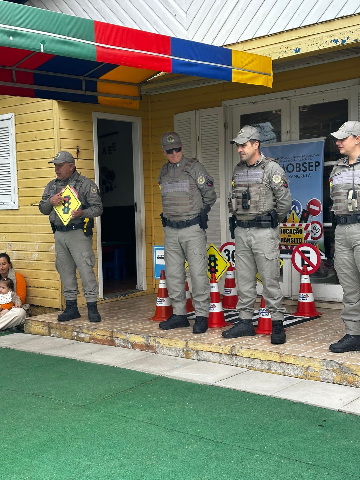 Brigada Militar promove ação de educação no trânsito para crianças em escola de Xangri-Lá