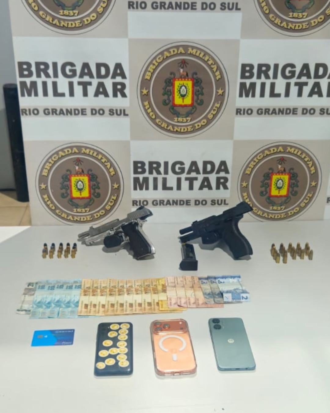 TRIO É PRESO POR PORTE ILEGAL DE ARMA DE FOGO EM PALMARES DO SUL
