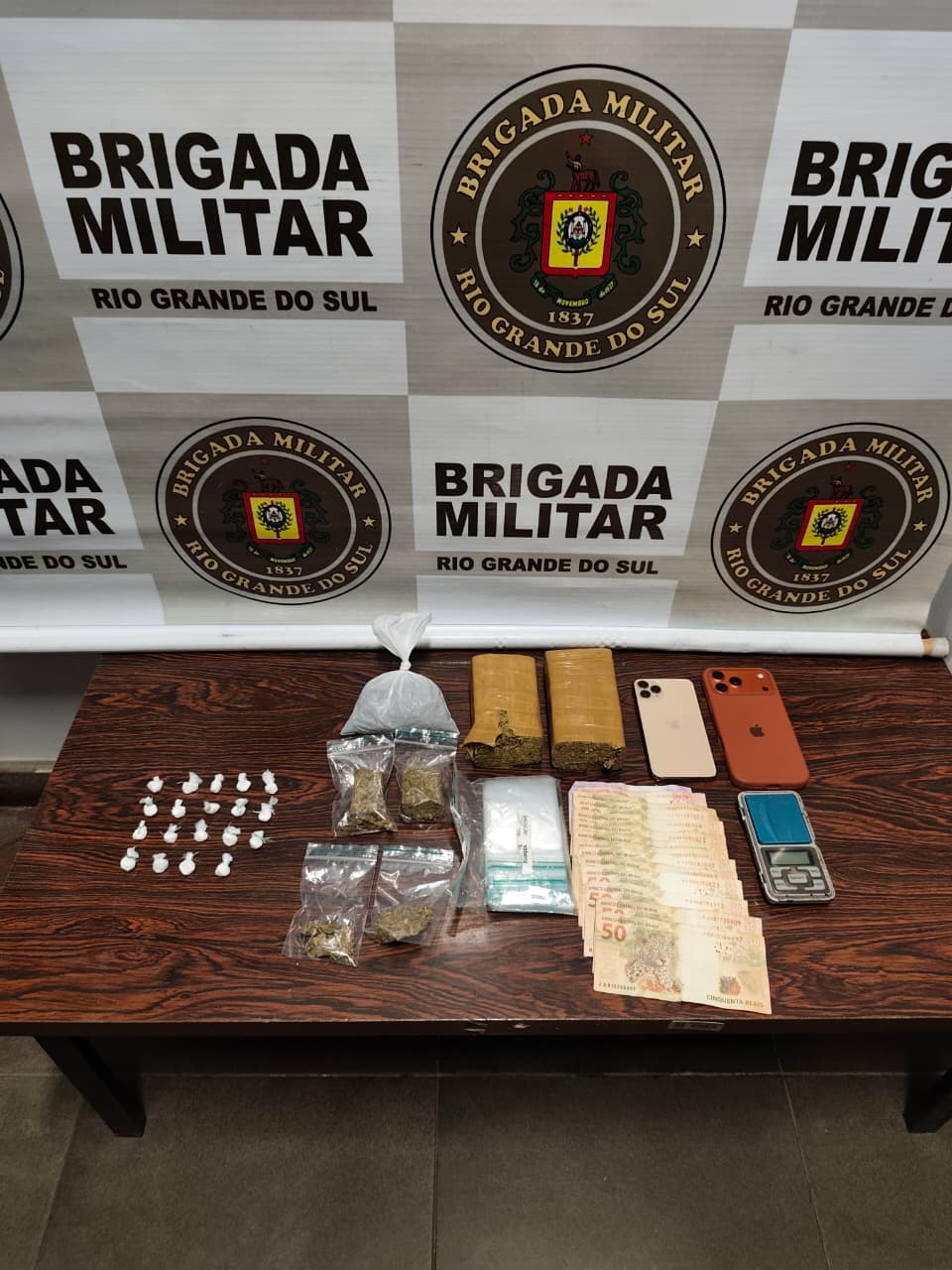 Brigada Militar prende mulher por tráfico de entorpecentes em Capão da Canoa