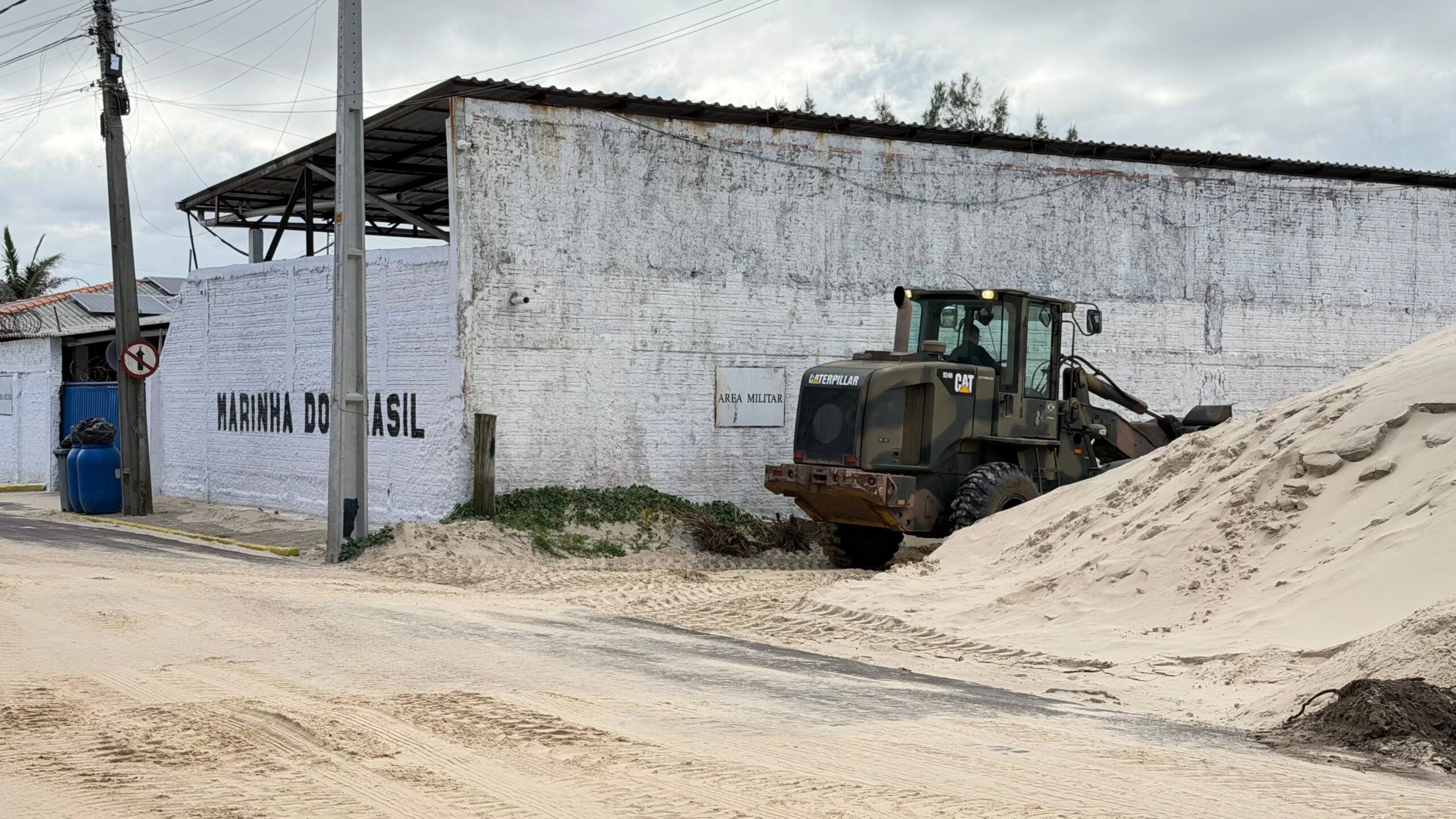 Prefeitura de Tramandaí inicia remanejo de dunas na área da Marinha
