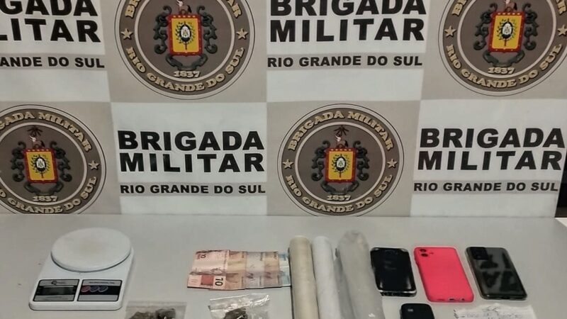 DOIS HOMENS SÃO PRESOS POR TRÁFICO EM BALNEÁRIO PINHAL