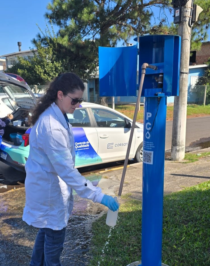 Corsan executa expurgo e análise em rede de água em Capão Novo