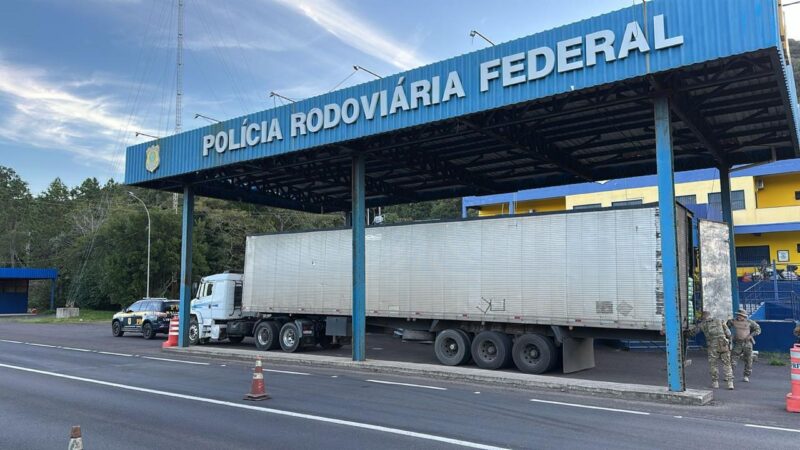 PRF apreende grande quantidade de mercadorias contrabandeadas na BR 290 em Osório
