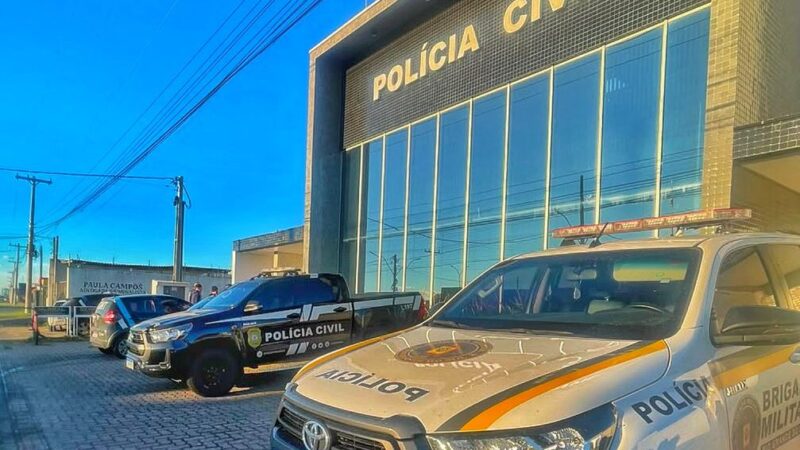 BRIGADA MILITAR PRENDE TRÊS INDIVÍDUOS E APREENDE UM ADOLESCENTE POR TRÁFICO DE DROGAS E OUTROS CRIMES EM PALMARES DO SUL