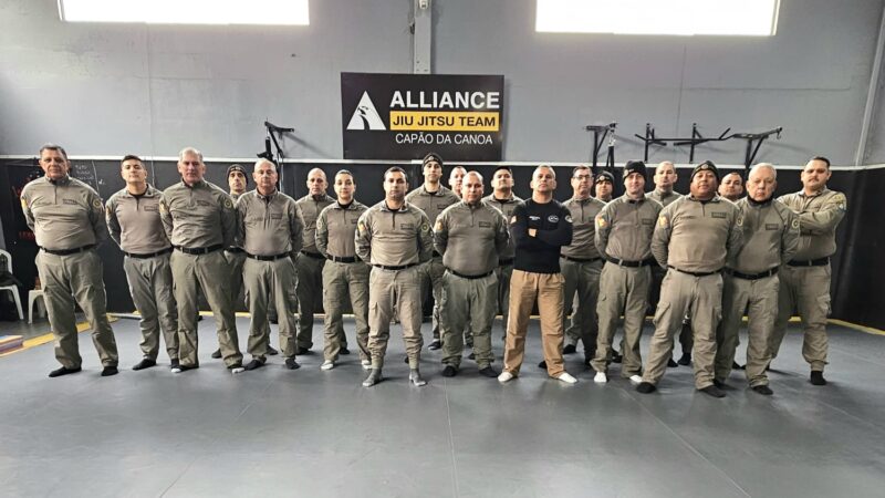 Policiais militares do 42º BPM participam de instrução de Defesa Policial Militar