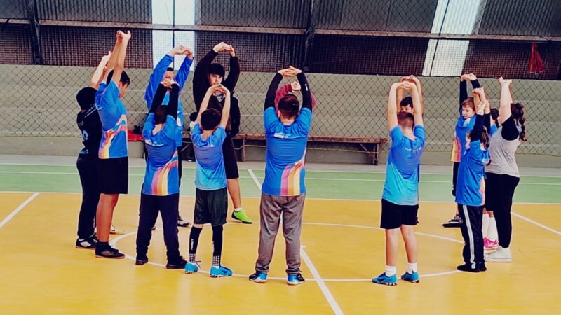 Sesc Tramandaí abre vagas gratuitas para aulas de futsal voltadas a crianças e adolescentes 