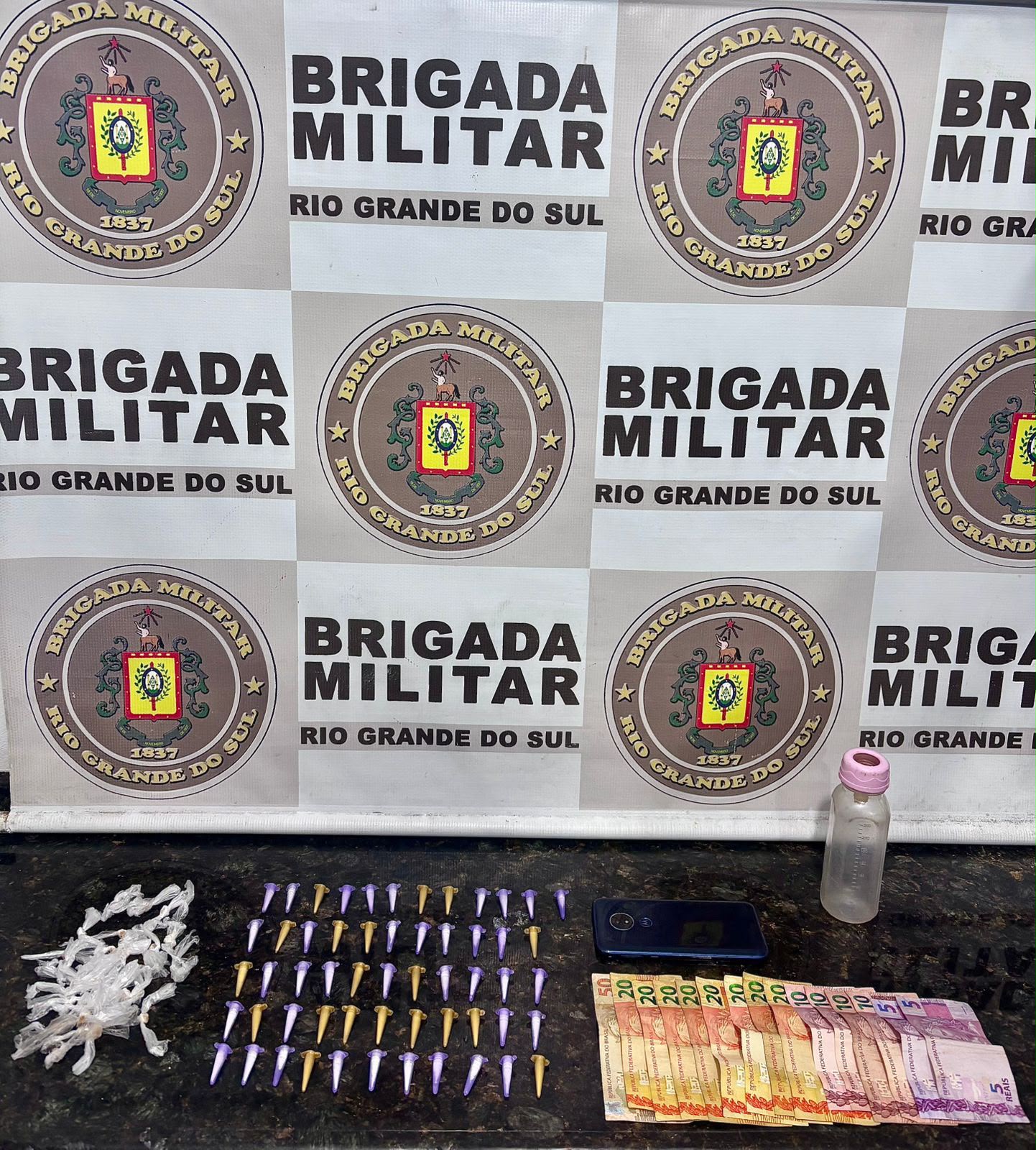 BRIGADA MILITAR PRENDE INDIVÍDUO POR TRÁFICO DE ENTORPECENTES EM CIDREIRA