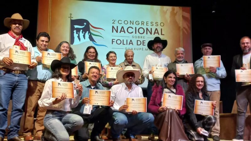 PESQUISADORA CRISTINA DE OLIVEIRA REPRESENTA O MUNICÍPIO DE OSÓRIO NO CONGRESSO NACIONAL DE FOLIA DE REIS