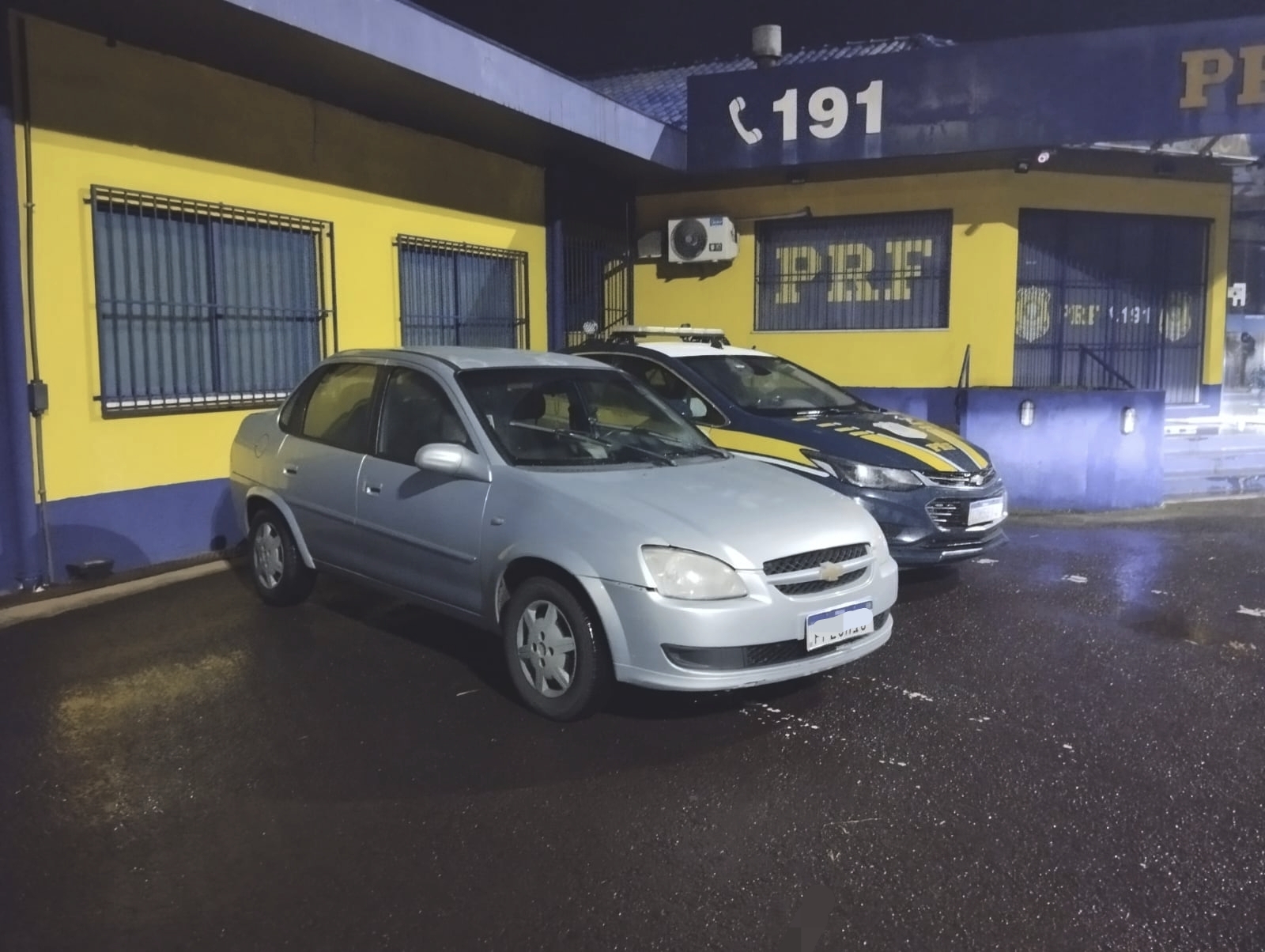PRF apreende kits de fuzis HK G3 desmontados em fundo falso de Corsa em Torres