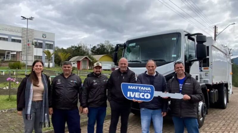 Caraá recebe novo caminhão compactador para reforçar coleta de lixo