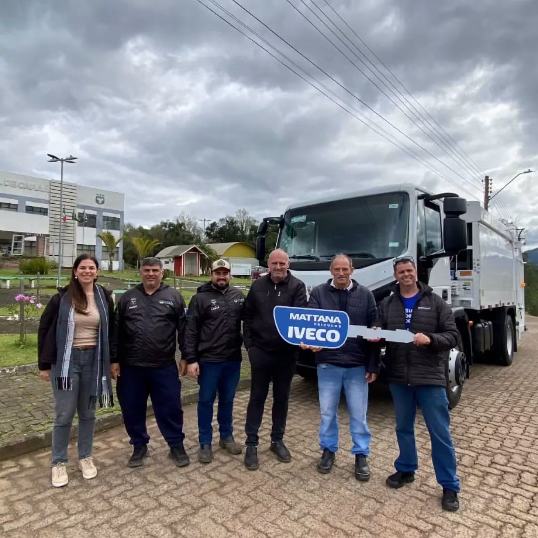 Caraá recebe novo caminhão compactador para reforçar coleta de lixo