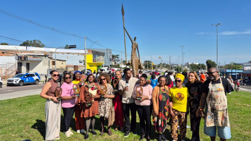 Rainha Ginga Francisca Dias recebe o Prêmio Dandara dos Palmares