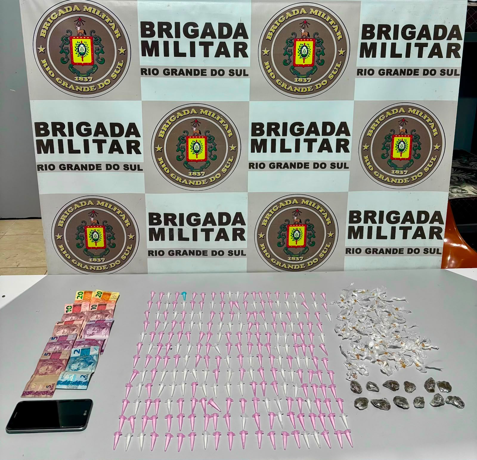 Homem é preso com mais de 340 porções de drogas em Cidreira