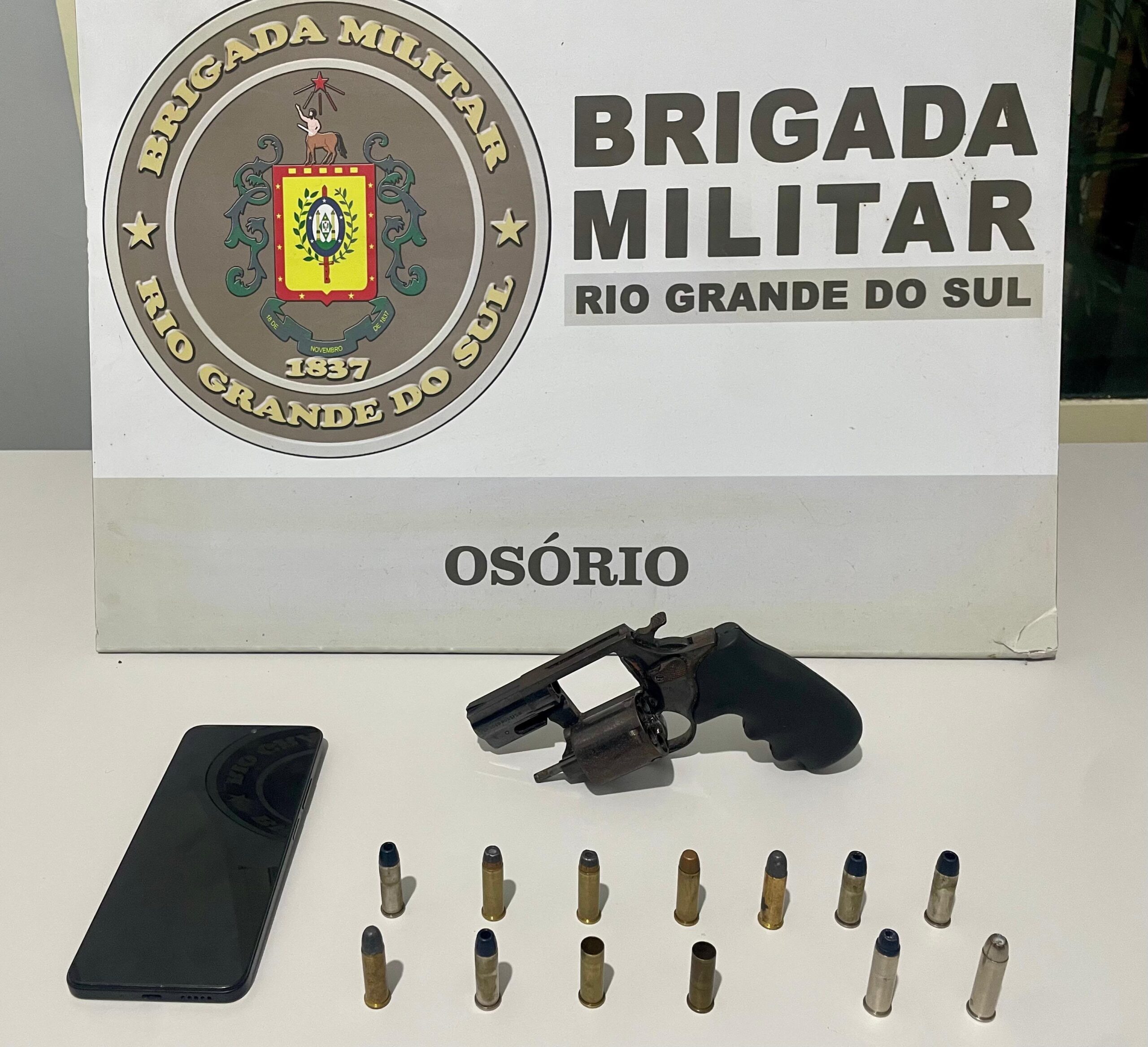 Homem é preso com revólver de numeração suprimida em Atlântida Sul