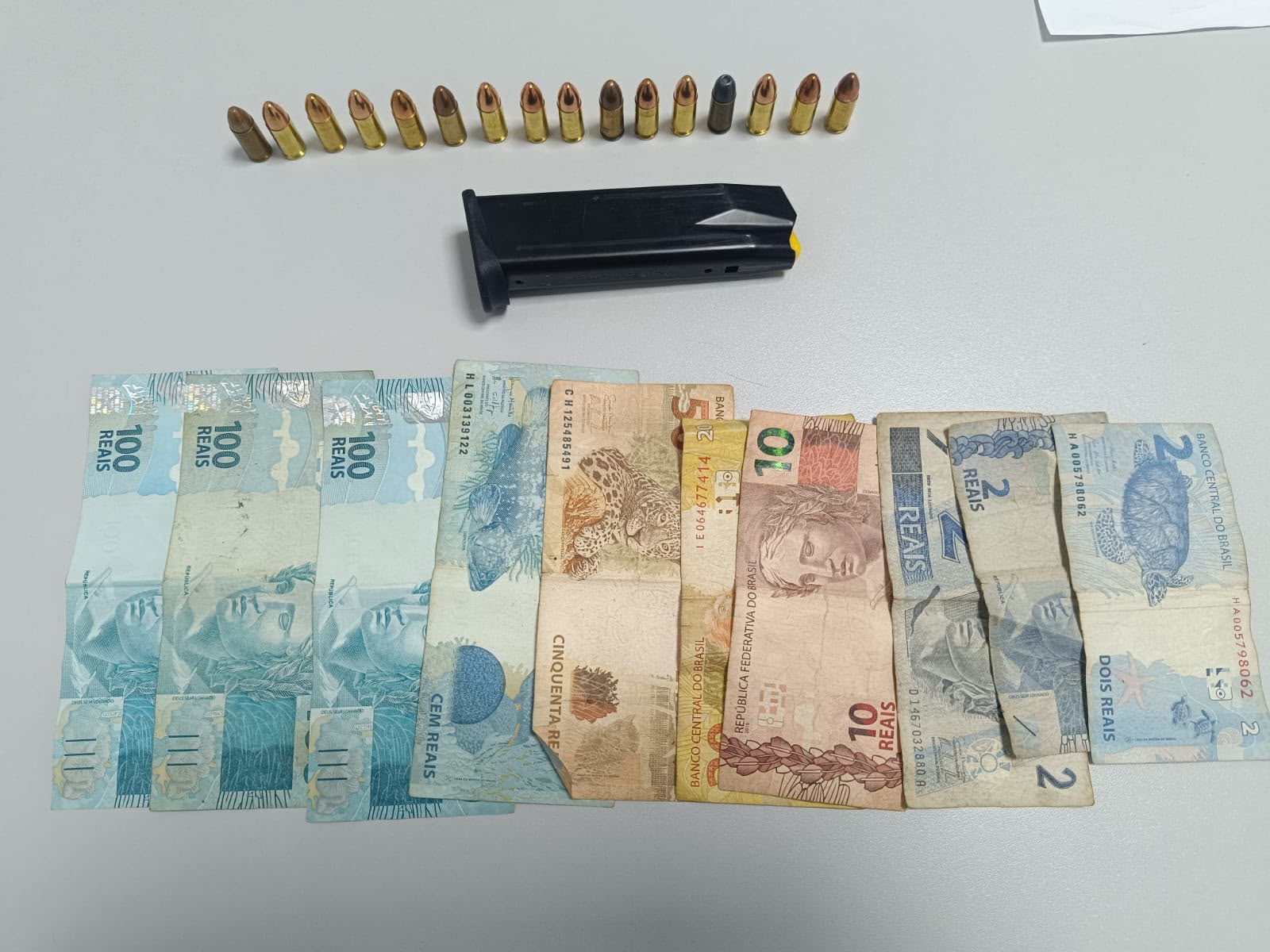 Homem é preso com veículo furtado e munições na BR-290, em Santo Antônio da Patrulha