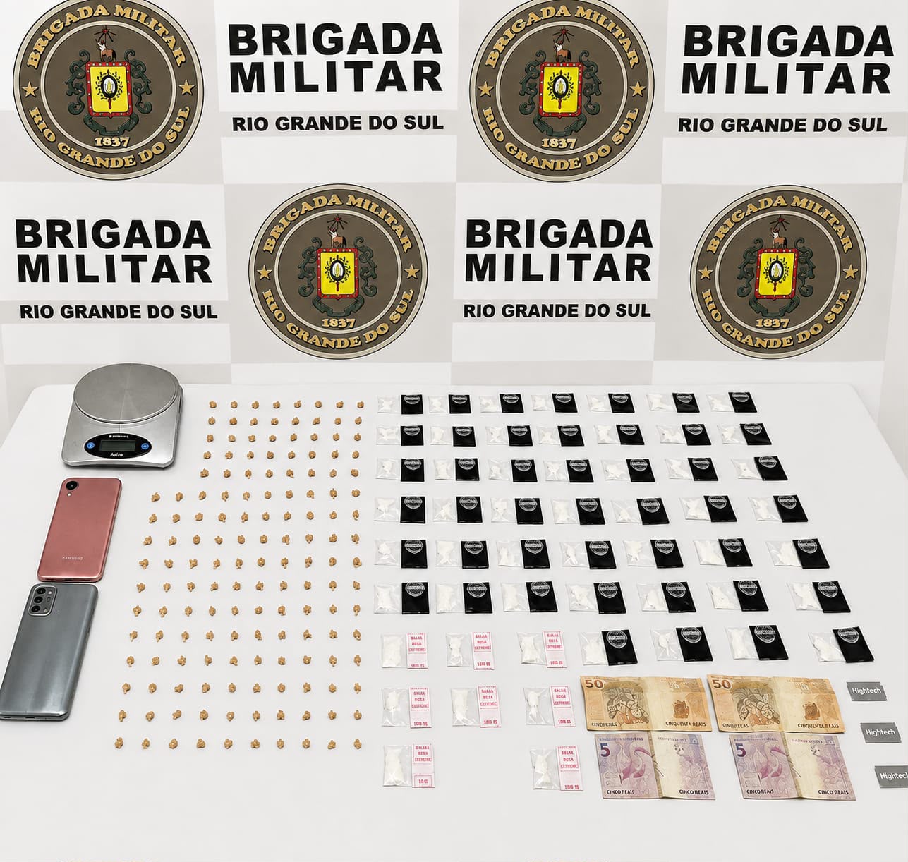 Homem e mulher são presos com mais de 180 porções de drogas em Osório