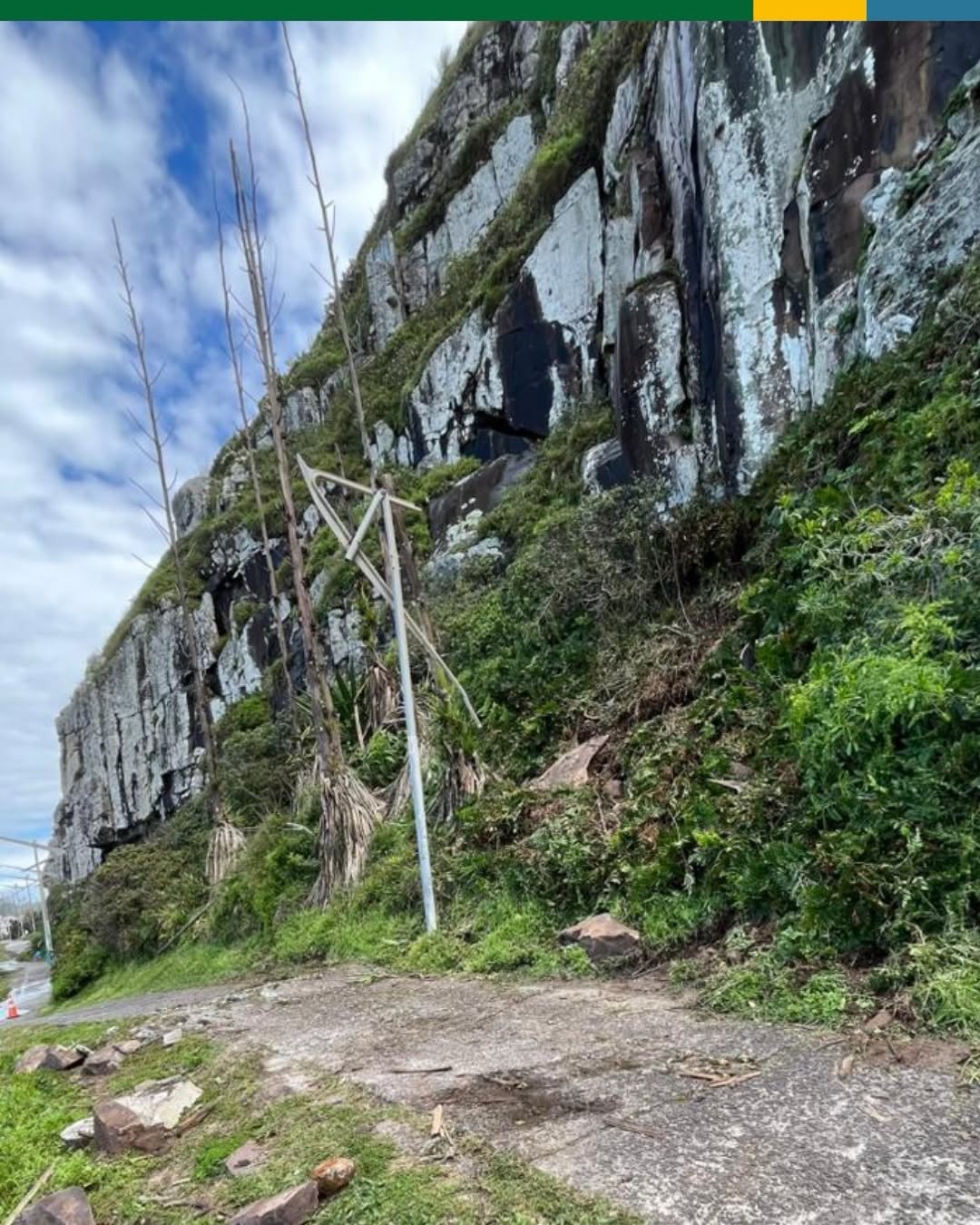 Caminho da Santinha segue interditado por risco de queda de pedras em Torres