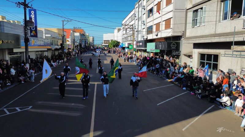 Desfile Cívico reúne 67 entidades e bandas marciais em Osório