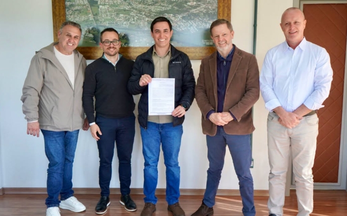Prefeitura e Sicredi firmam parceria para revitalização de canteiro em Santo Antônio da Patrulha