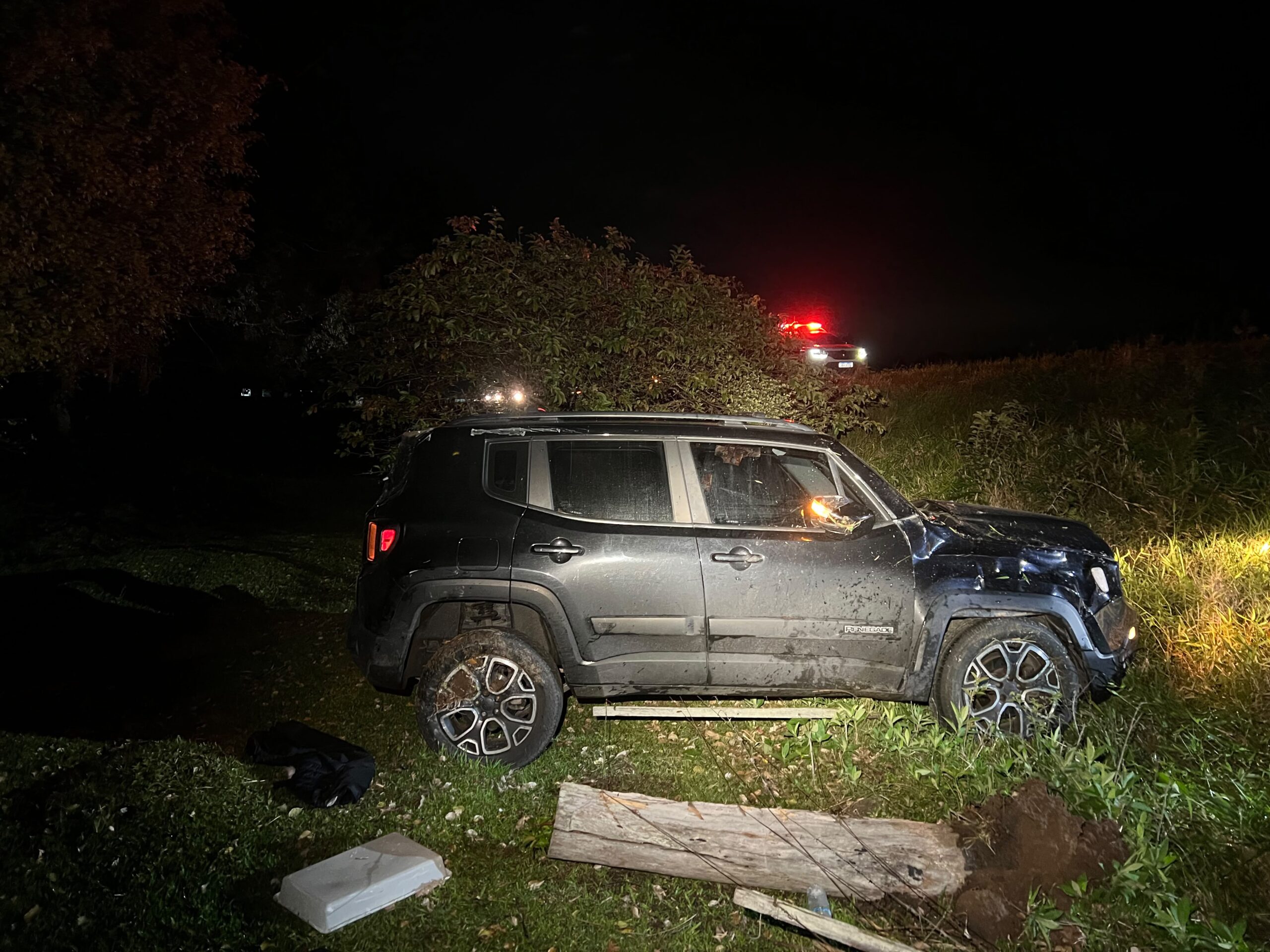 Motorista fica gravemente ferido após veículo sair da pista na ERS-486, em Terra de Areia