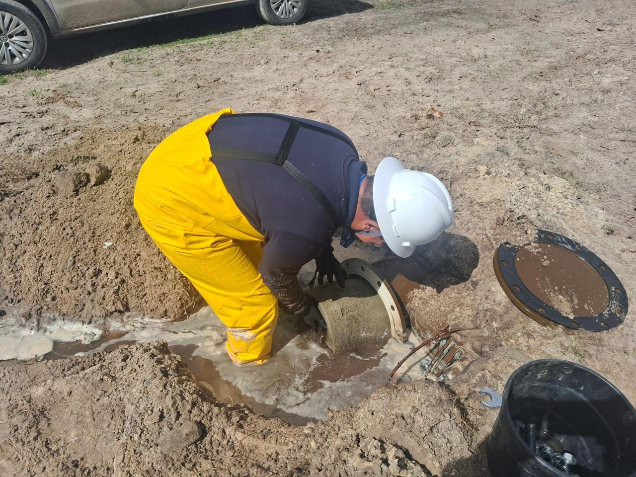 Corsan faz limpeza em tubulação de grande porte para ampliar eficiência do abastecimento de água em Cidreira