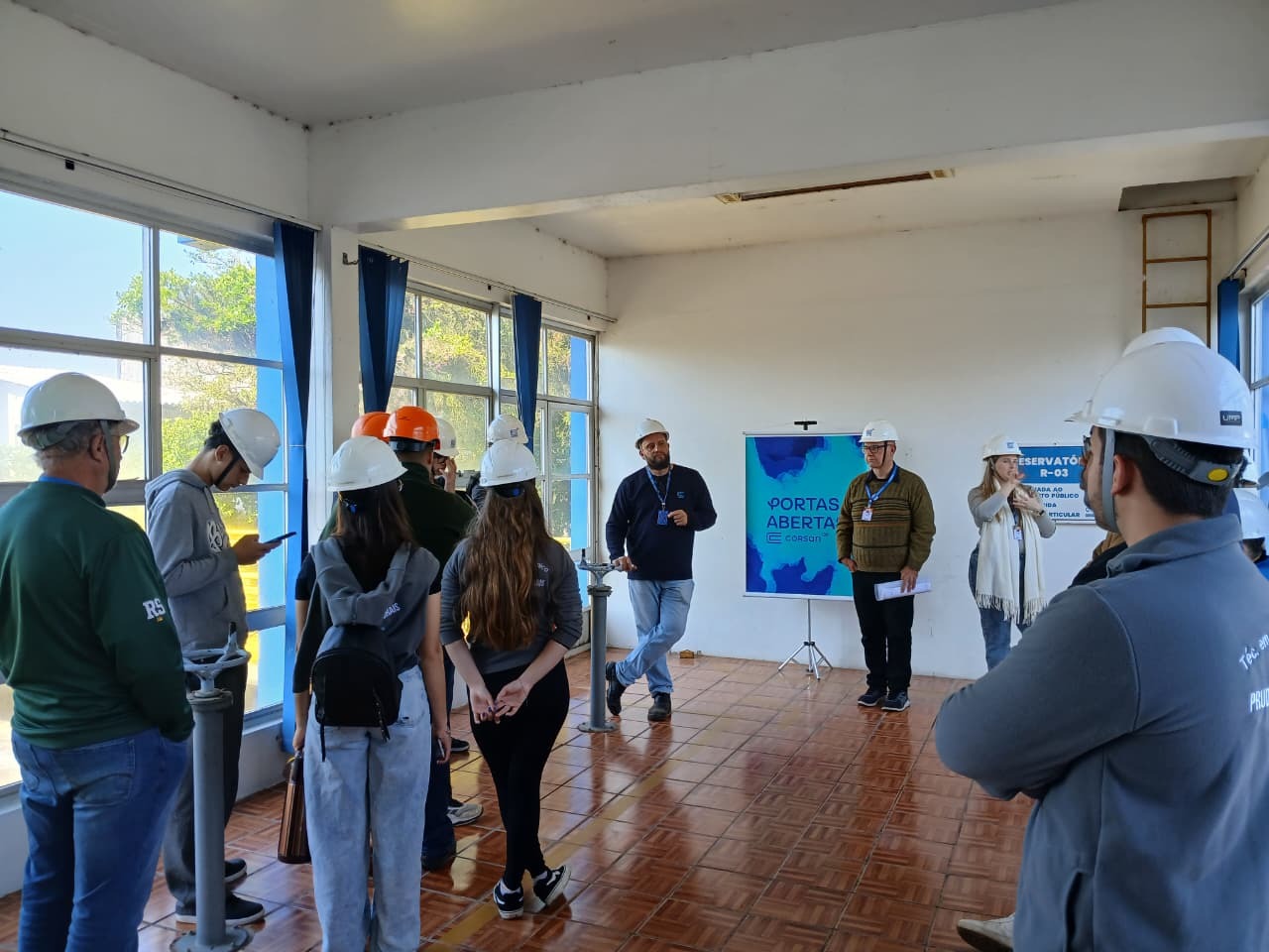 Estudantes de Eletrotécnica conhecem tratamento e distribuição de água na ETA Osório