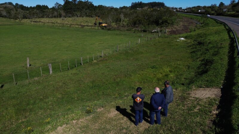 Prefeitura de Osório inicia o trabalho de drenagem do Distrito Industrial do município na BR 101