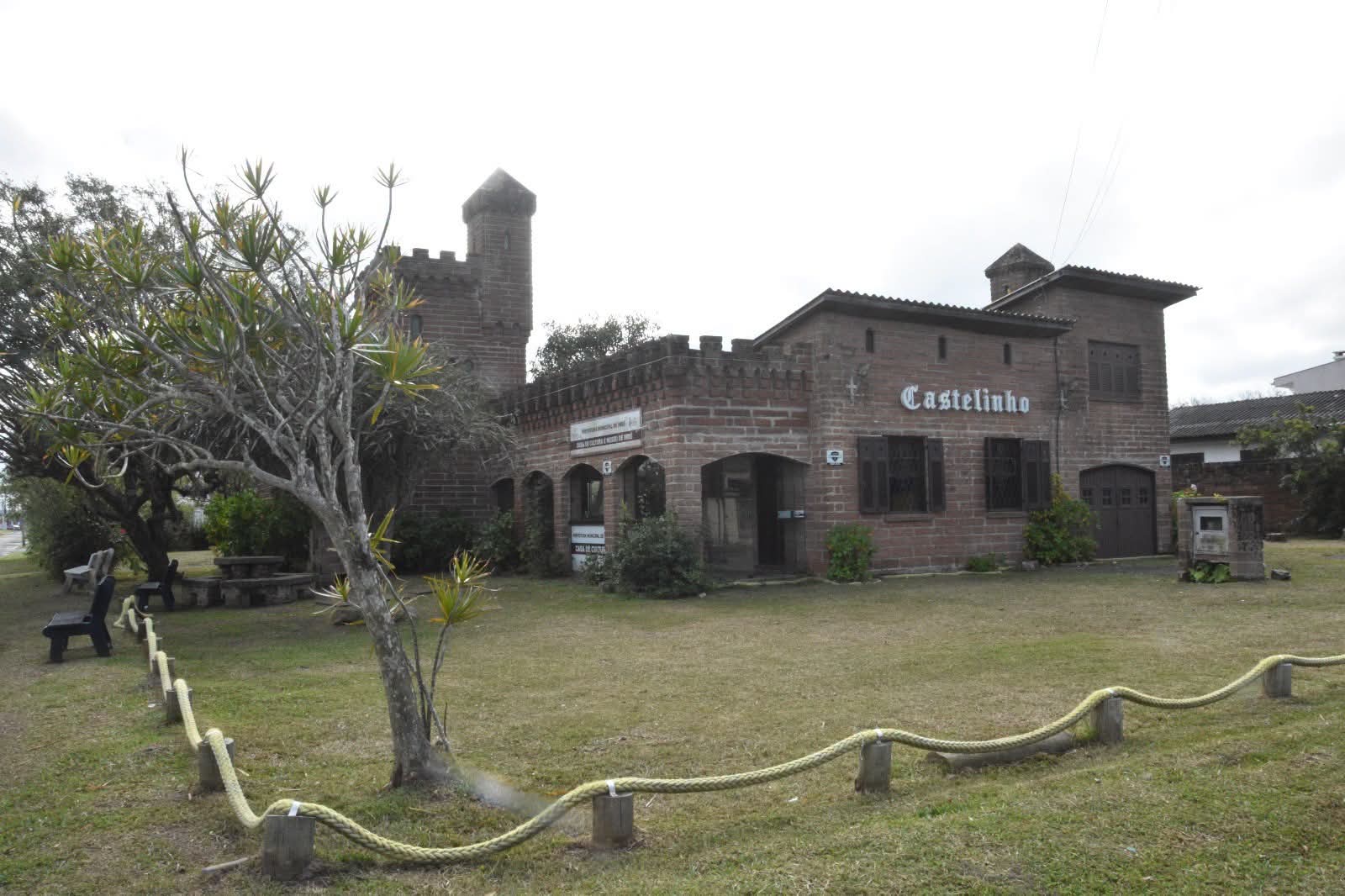 CASTELINHO RETRÔ ESTREIA EM IMBÉ COM CARROS ANTIGOS, ROCK’N’ROLL E CULTURA RETRÔ