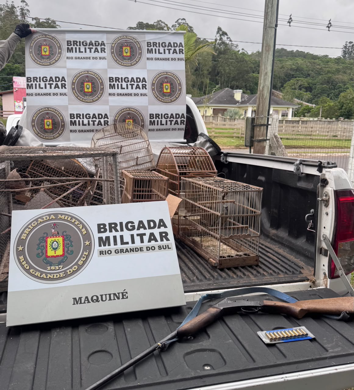BRIGADA MILITAR APREENDE ARMA E MUNIÇÕES DURANTE OPERAÇÃO DE FISCALIZAÇÃO EM RECICLAGENS EM MAQUINÉ