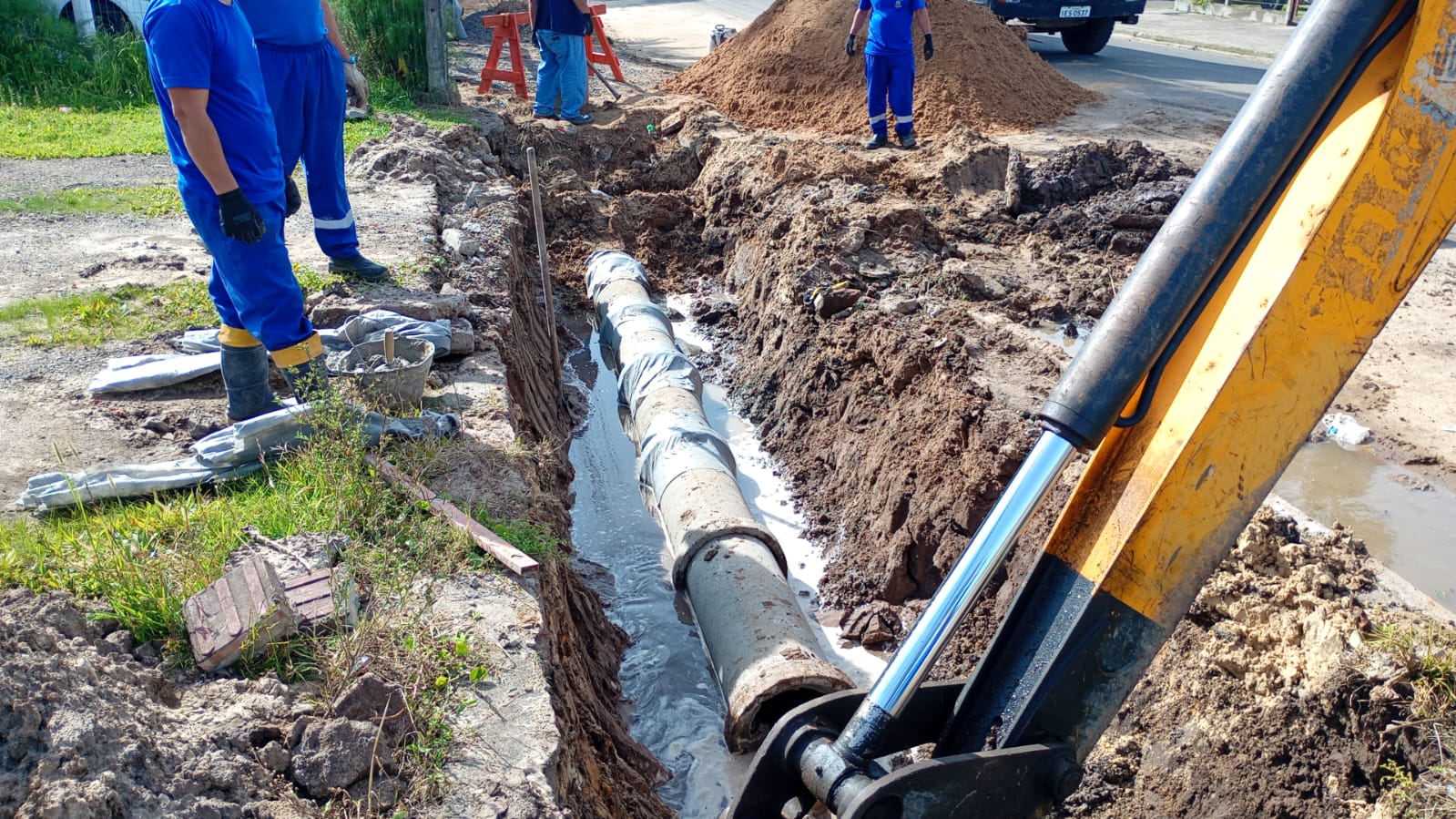 Secretaria municipal de Obras e Saneamento realiza a substituição de tubulações de rede mista em Osório
