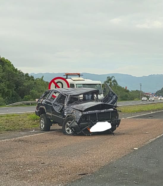 Motorista fica ferido após capotamento na BR-290, em Santo Antônio da Patrulha