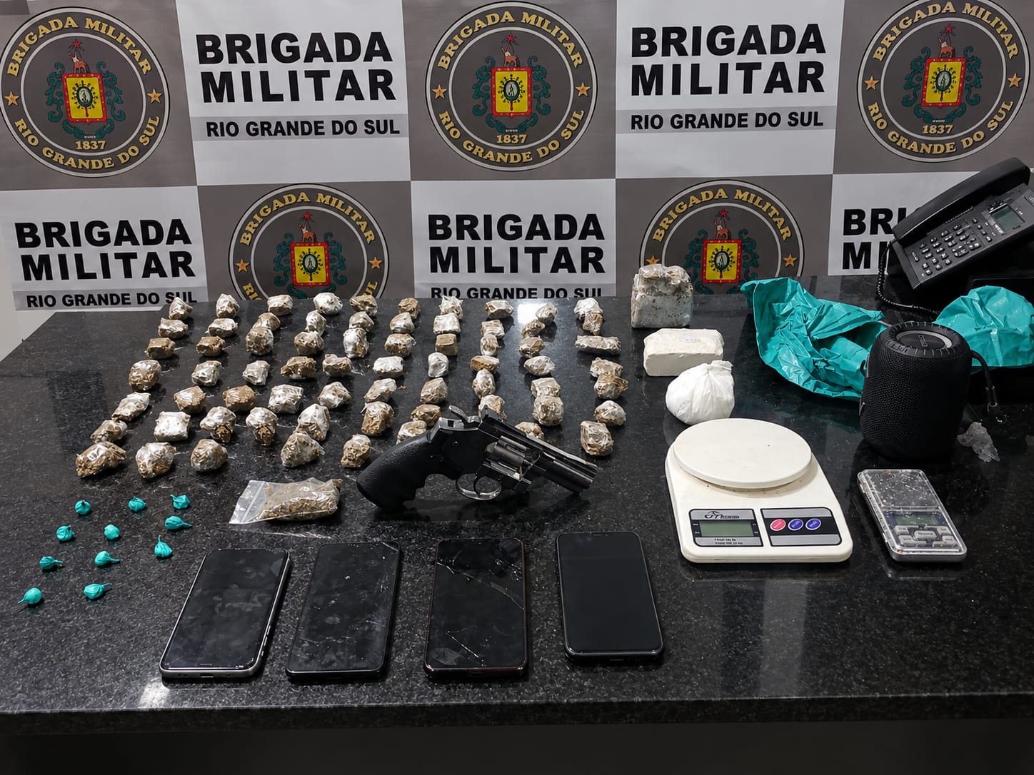 Ações da BM resultam na apreensão de mais de 2 kg de drogas em Tramandaí