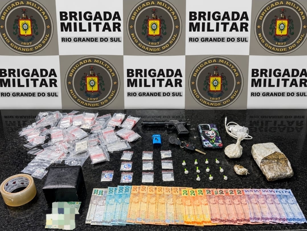 BM apreende drogas e simulacro de pistola durante atendimento de ocorrência de violência doméstica em Imbé