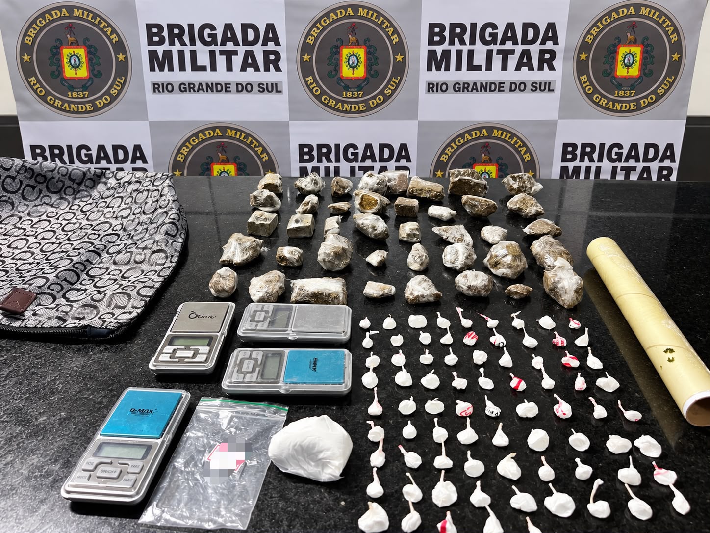 BM prende dois homens e apreende cocaína, maconha e crack em ações contra o tráfico em Tramandaí